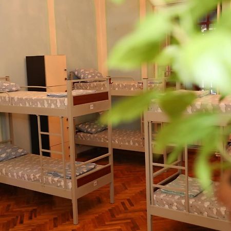 Flora Hostel Баку Екстериор снимка