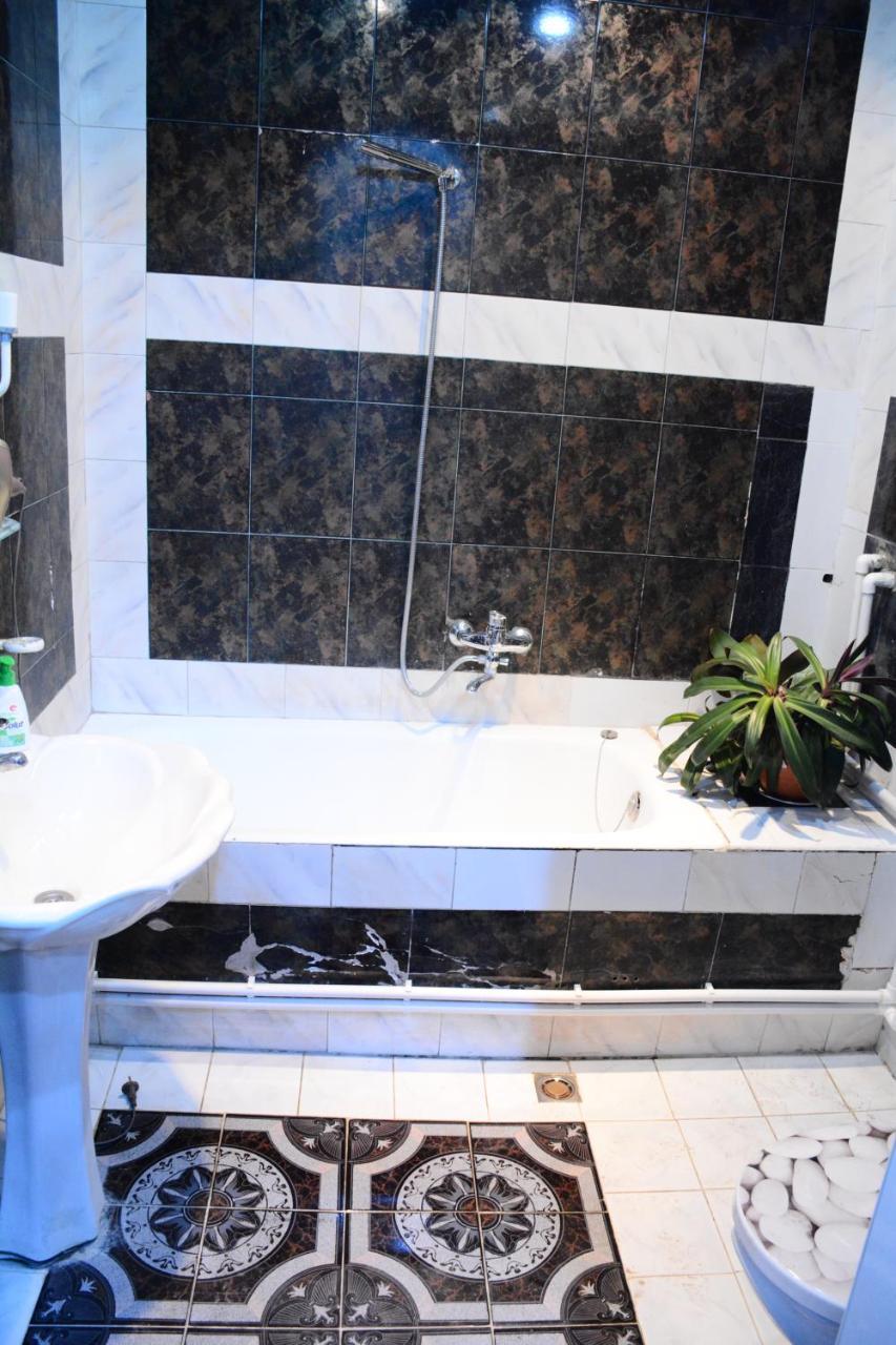 Flora Hostel Баку Екстериор снимка