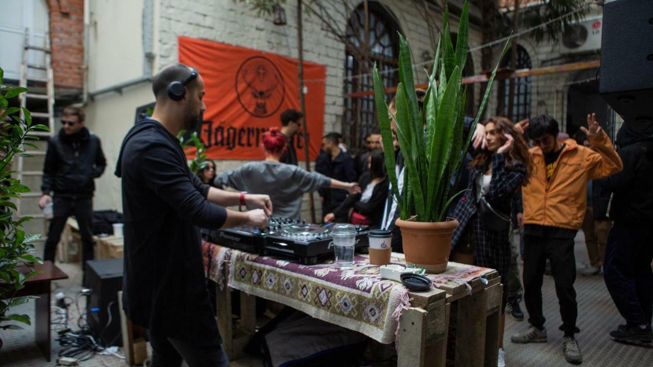 Flora Hostel Баку Екстериор снимка