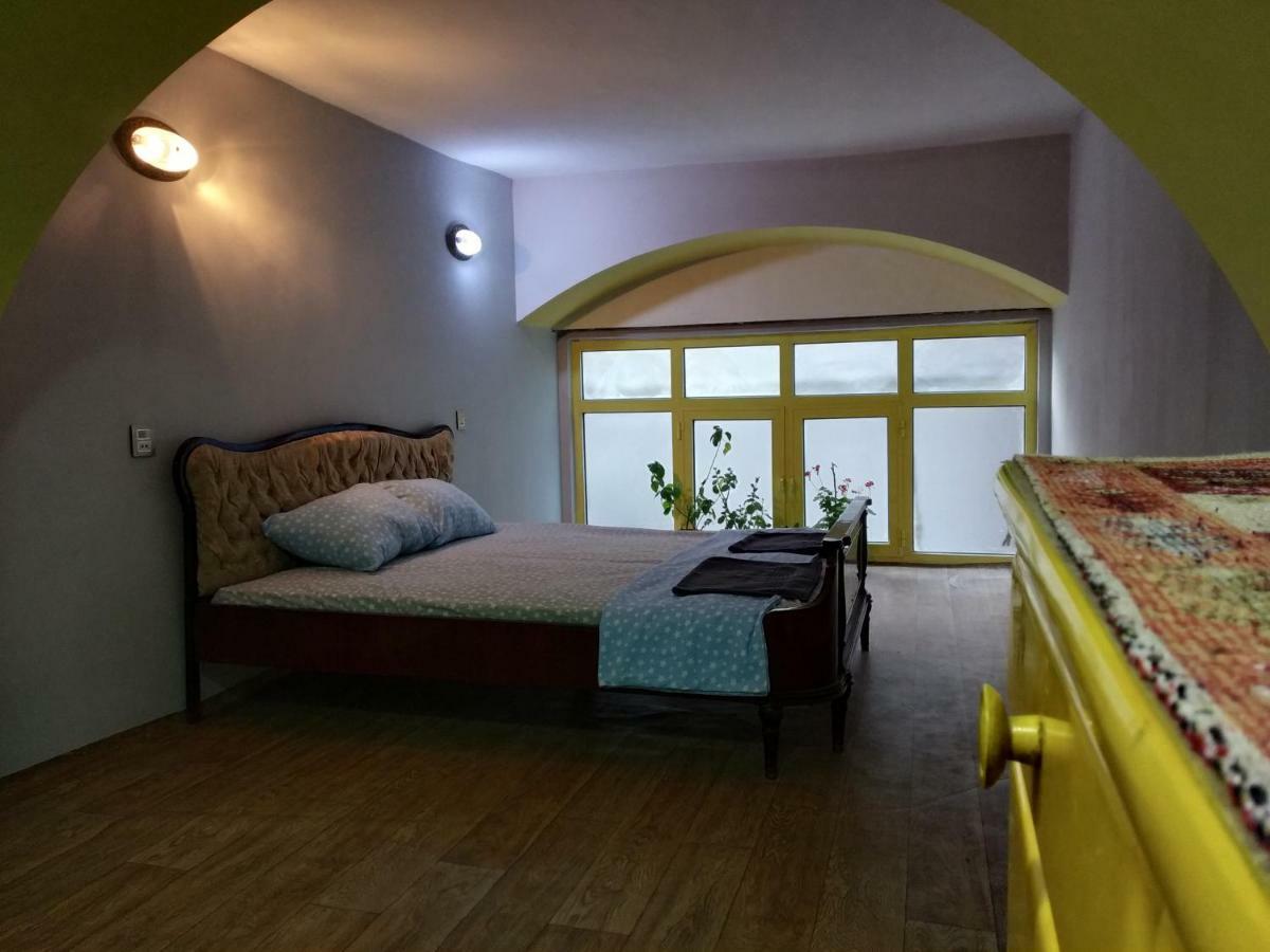 Flora Hostel Баку Екстериор снимка