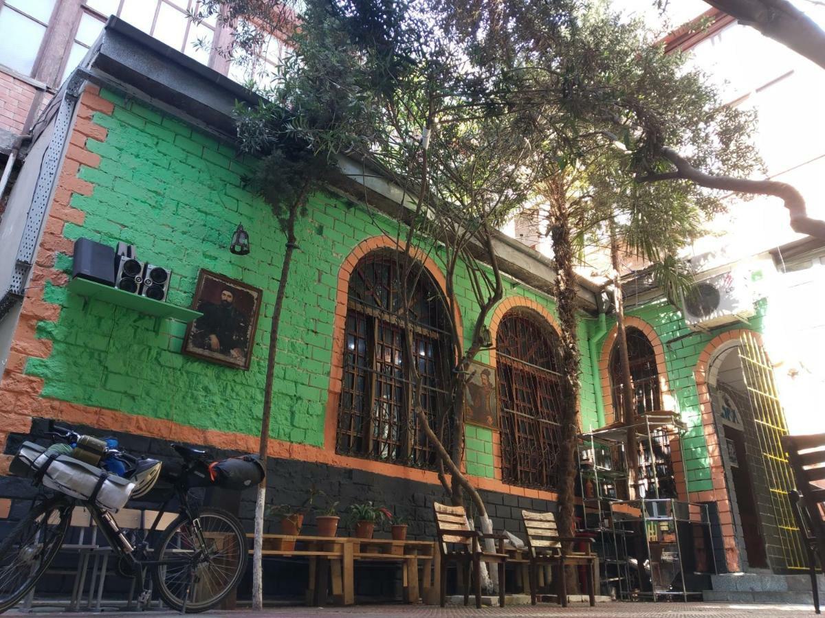 Flora Hostel Баку Екстериор снимка