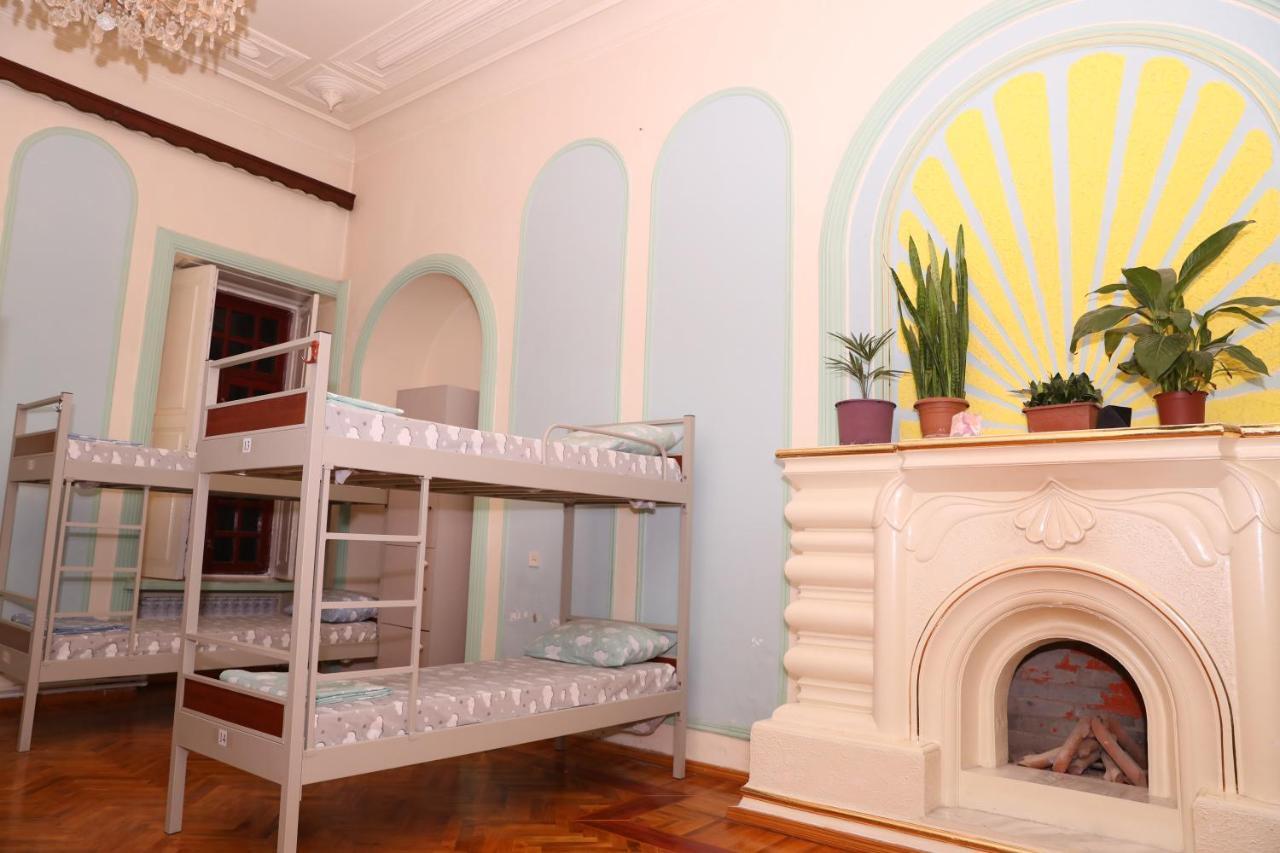 Flora Hostel Баку Екстериор снимка