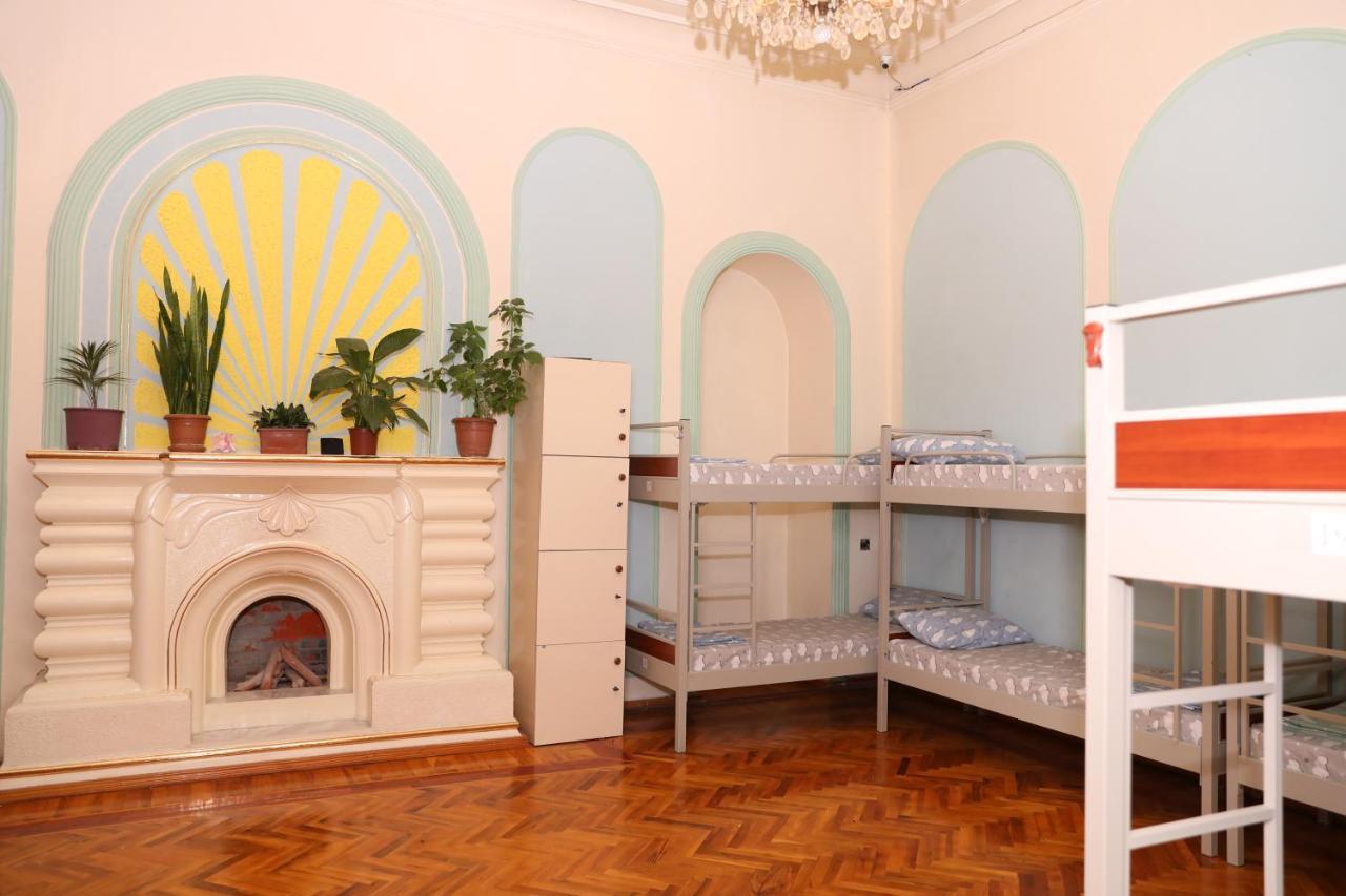 Flora Hostel Баку Екстериор снимка