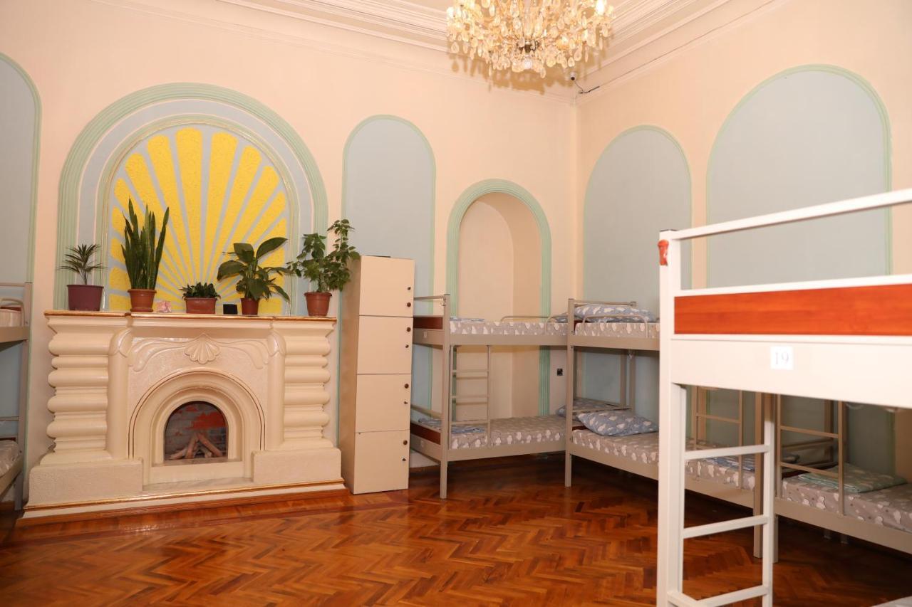 Flora Hostel Баку Екстериор снимка