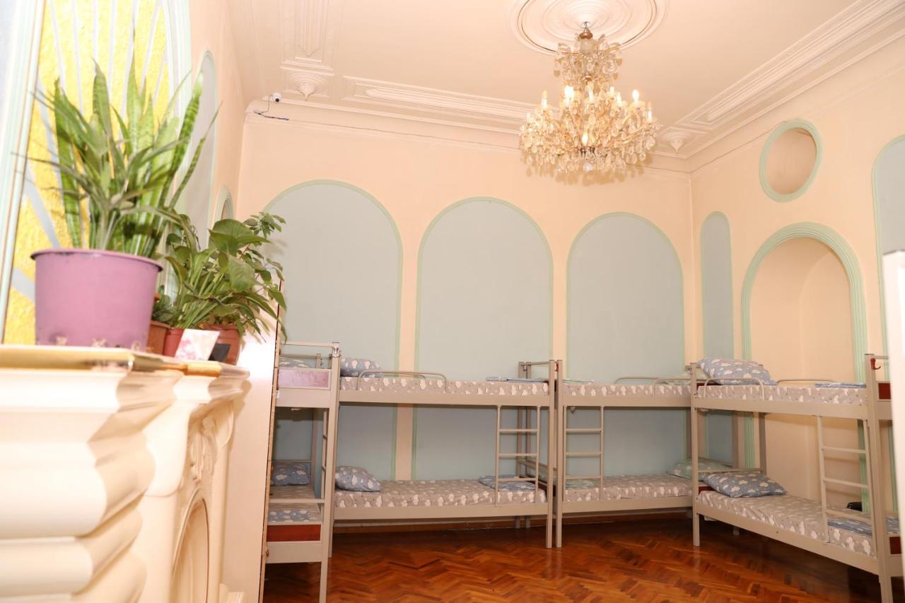 Flora Hostel Баку Екстериор снимка